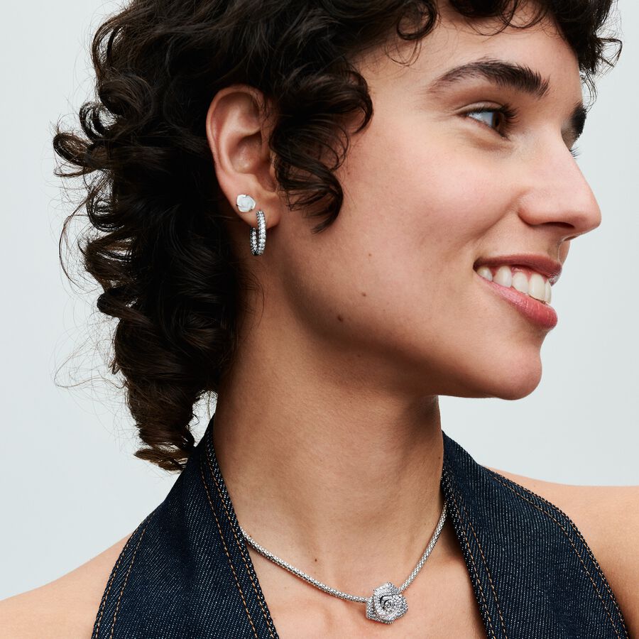 White Rose in Bloom Stud