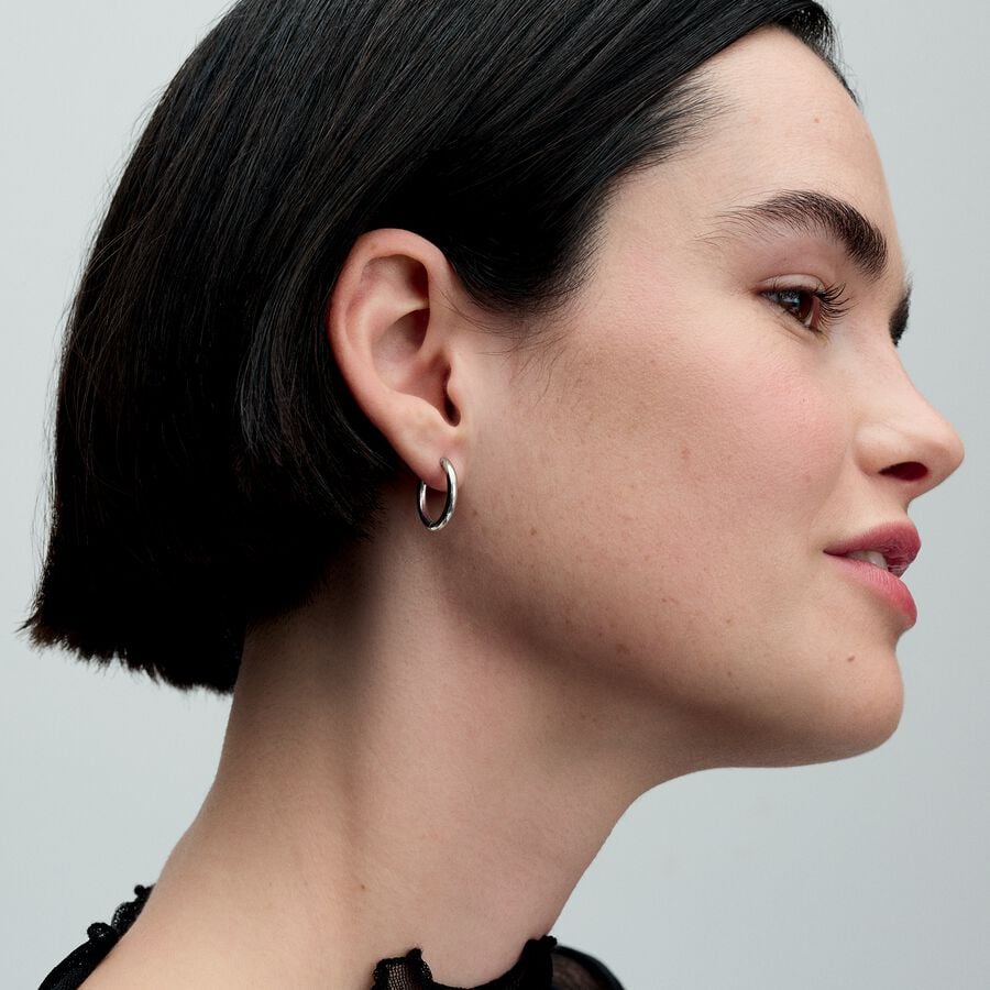 Moments 18 mm Charm Hoop