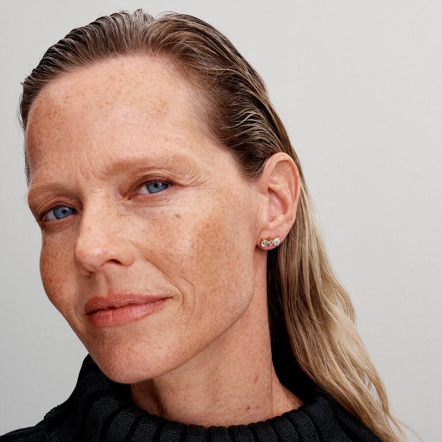 Sparkling Bow Stud Shine